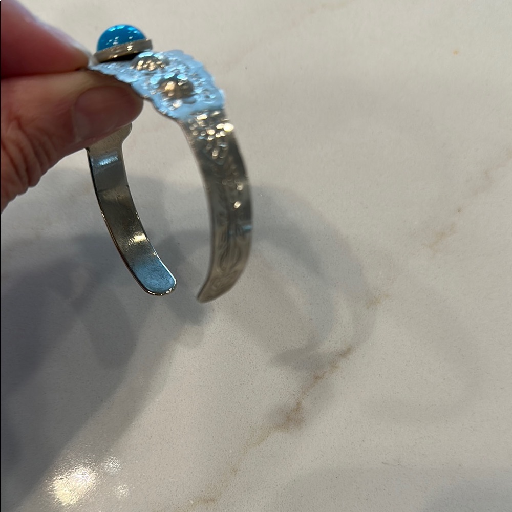 Cuff Bracelet Silver & Turquoise Colored Native Amer Etched Detail Adjustable - Picture 6 of 10